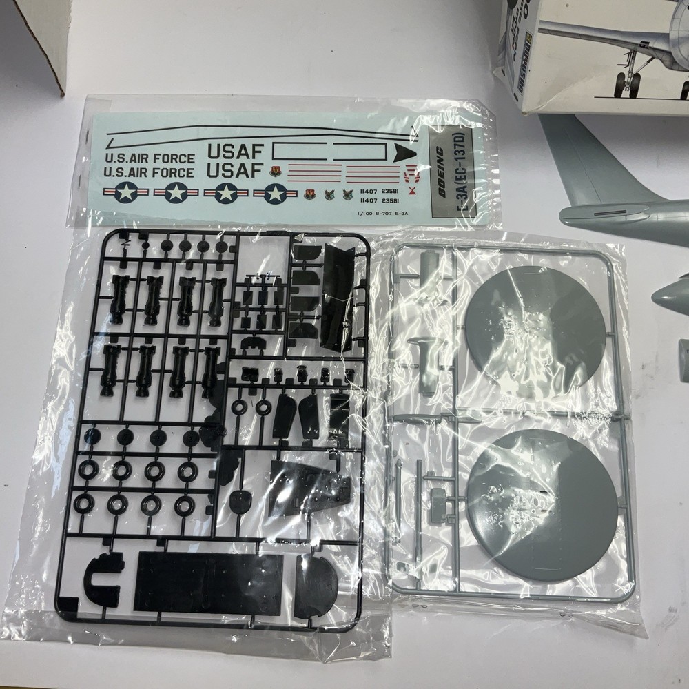 Doyusha BOEING E-3A AWACS SENTRY Model Plane