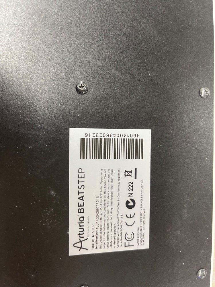 Arturia BeatStep White MIDI Controller & Sequencer w/ USB Cable - Clean