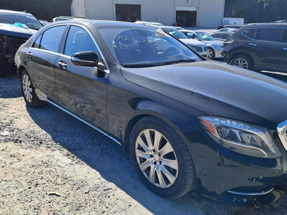 S320      2014 Glove Box 4811025
