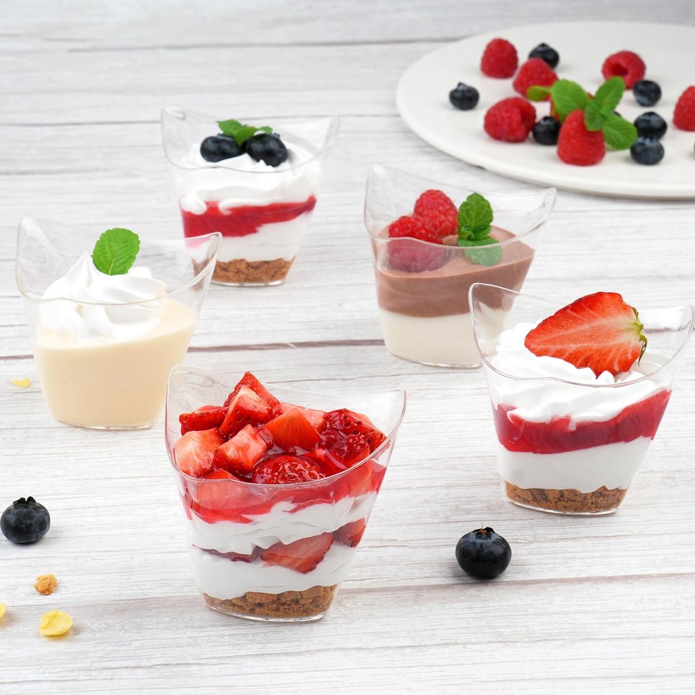Qeirudu 4 oz Triangular Mini Dessert Cups with Spoons, 50 Pack Plastic Appetizer