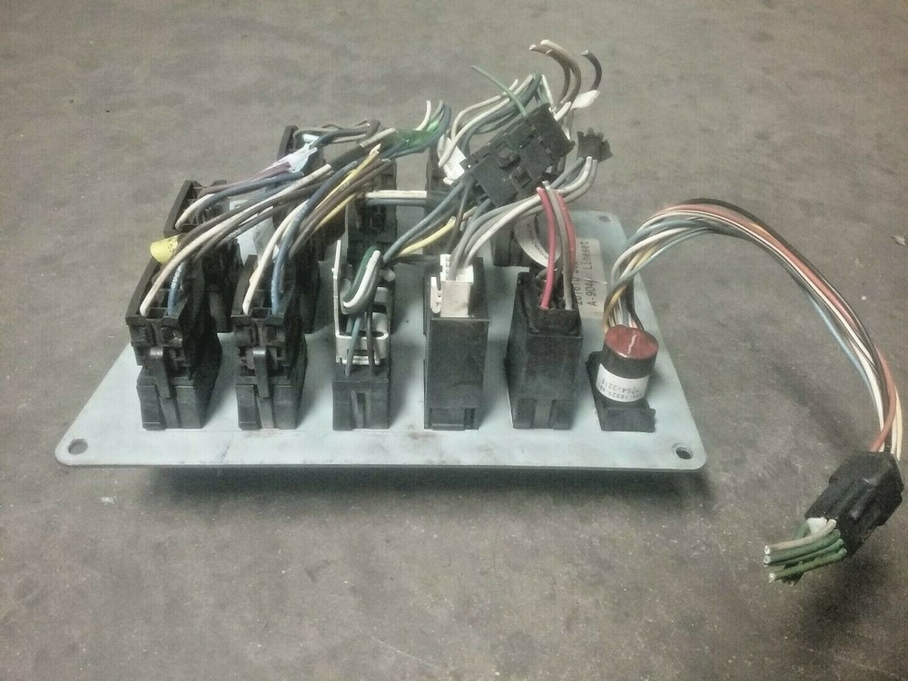 INTERNATIONAL 9400 SWITCH PANEL