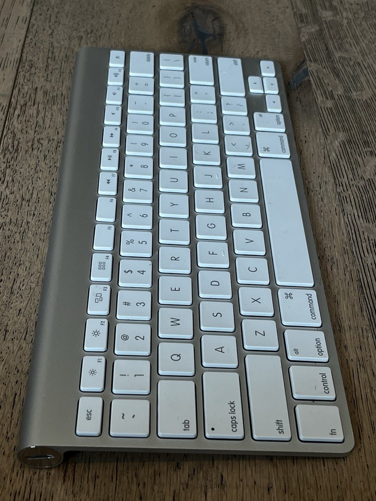Apple A1314 / A1296 Wireless Keyboard + Magic Mouse - Bluetooth Mac Combo Set
