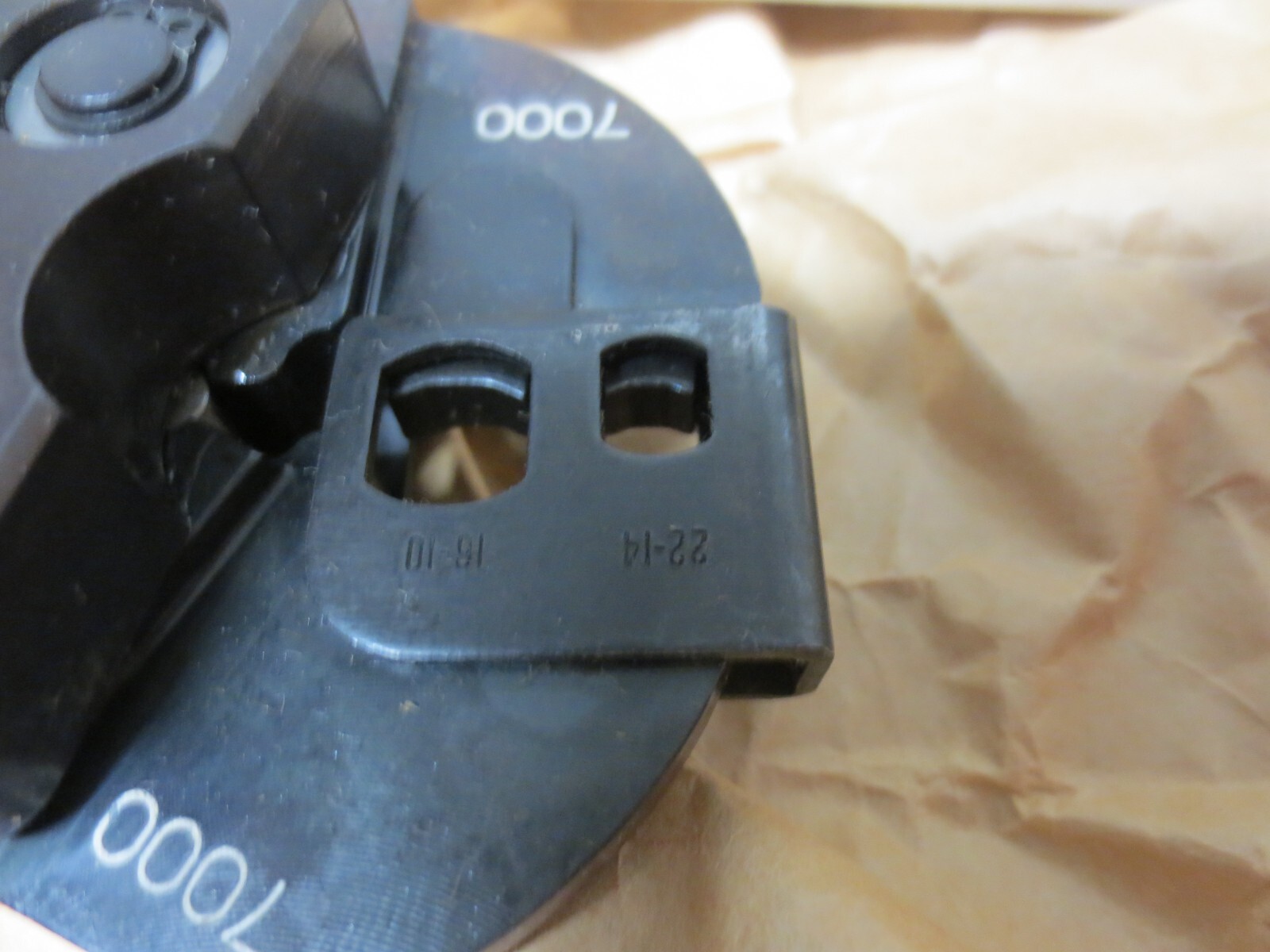 MOLEX AT-7000 Crimp Head For At 200 Pneumatic Hand Tool Marked 22-14, 16-10