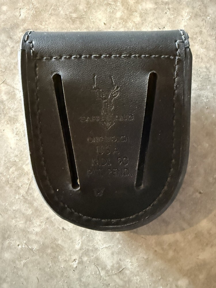 Safariland 90 Handcuff Case