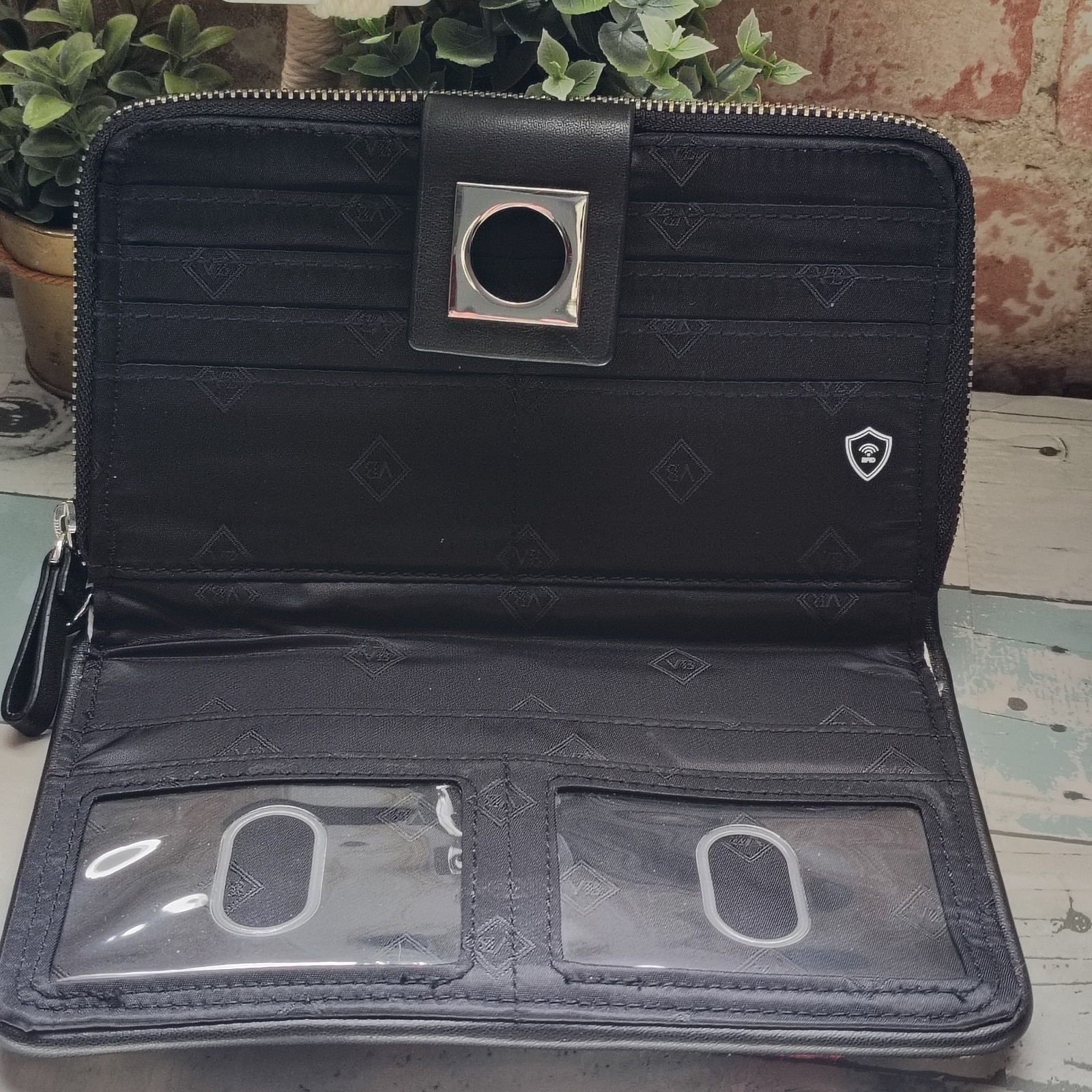 🏰Vera Bradley Disney Alice In Wonderland "Painting The Roses" Bag & Wallet