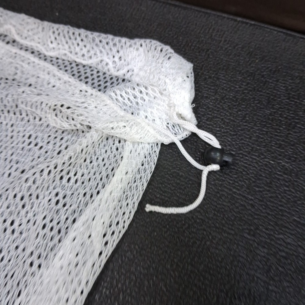 Pair of 20" x 32" White Mesh Pull String Closure Laundry Carrying Bags
