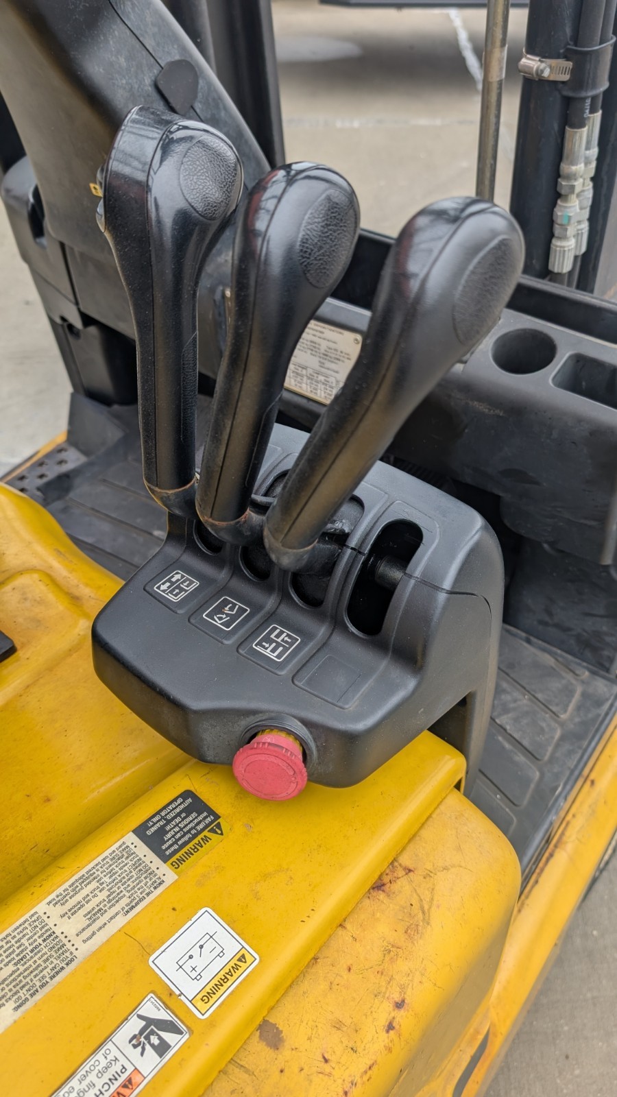 Yale 36V Electric Forklift, 3000# Capacity, Triple Stage Mast, ERP030VTN36TE082