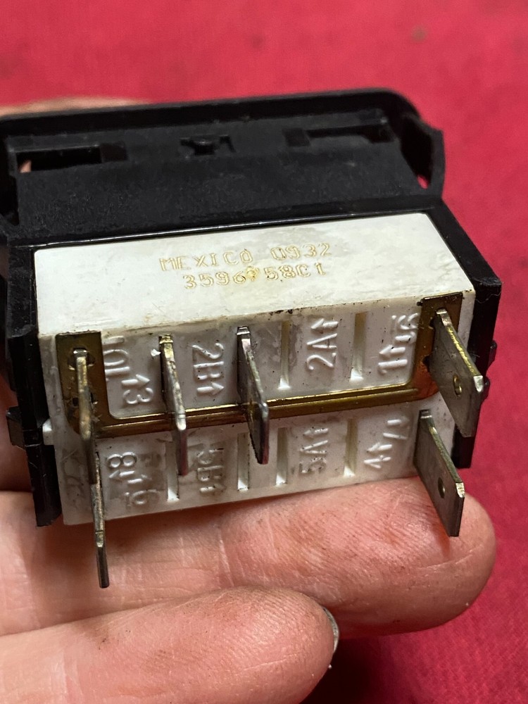 International ACCENT LIGHT ON ROCKER Switch CONTROL 3596758C1