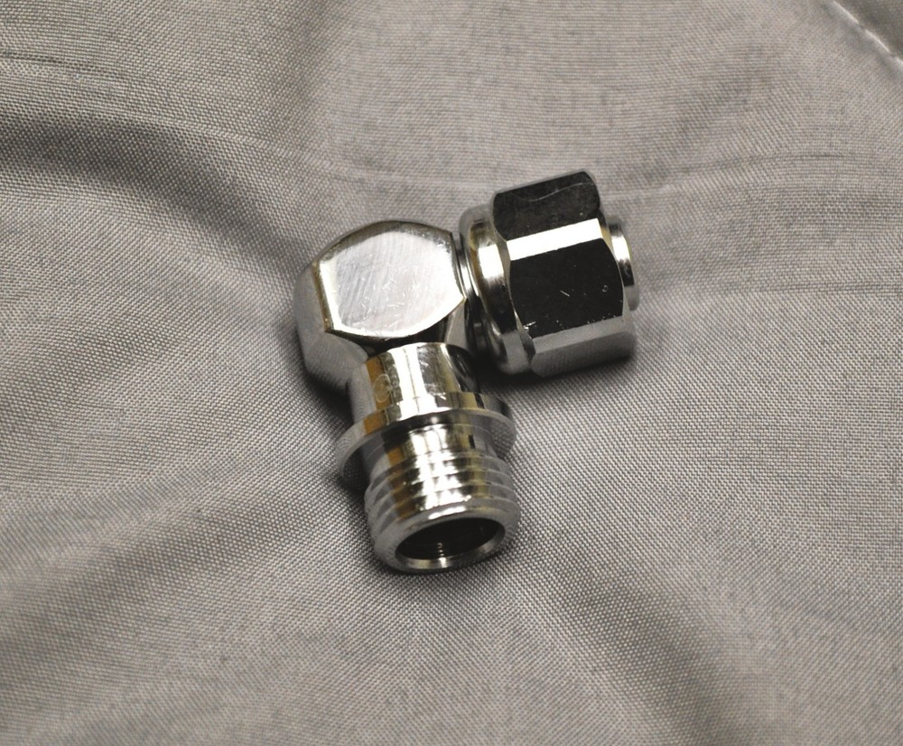 Scuba diving regulator 90 degree swivel