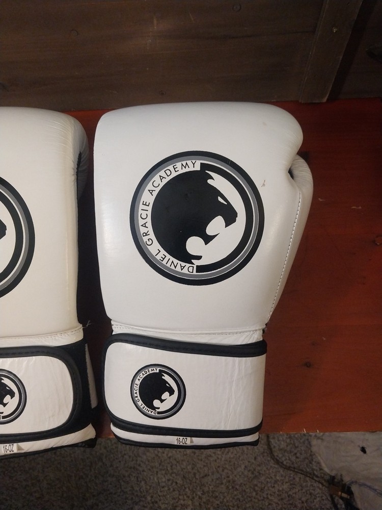 Daniel Gracie 16oz gloves