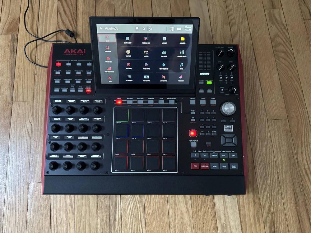 Akai Professional MPCX Standalone Sampler & Sequencer /Read
