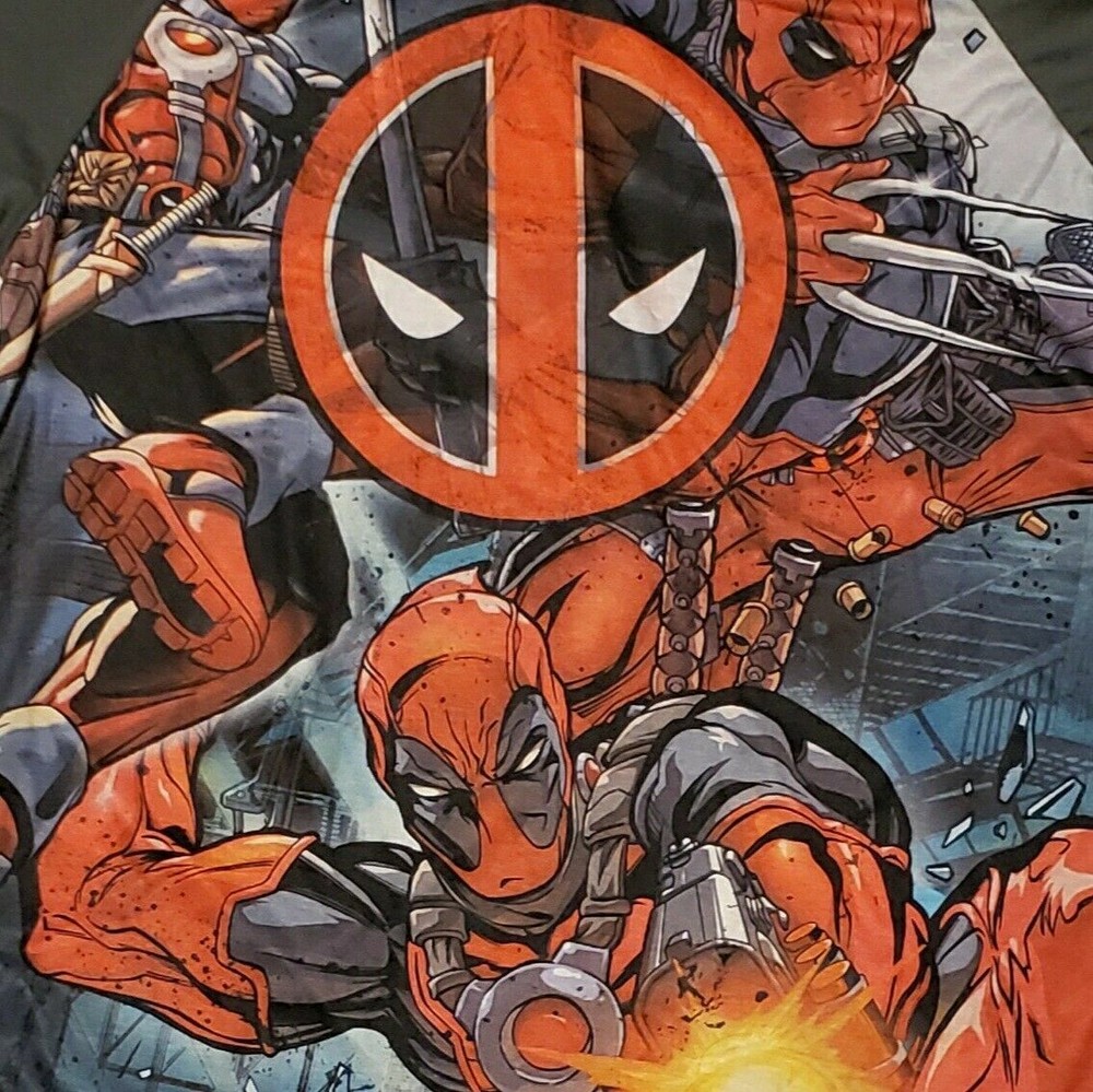 Deadpool T-Shirt Medium Oversized Print Marvel Comics Character