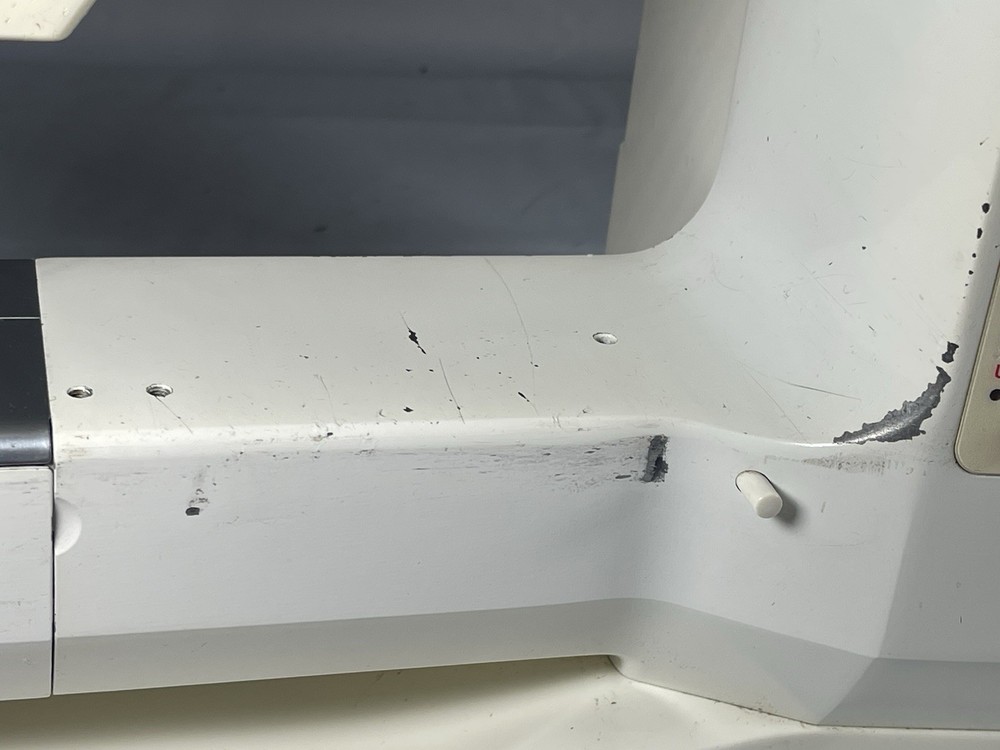 Bernina 1260 Sewing Machine READ