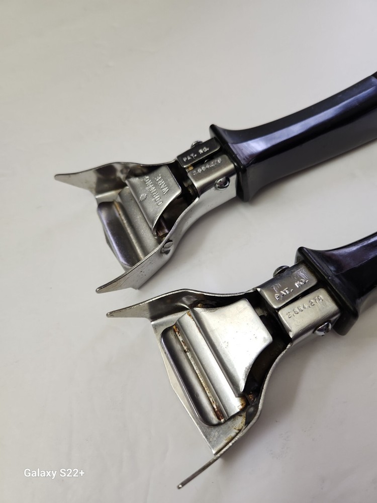 2 Corningware Twist Lock Detachable Handles