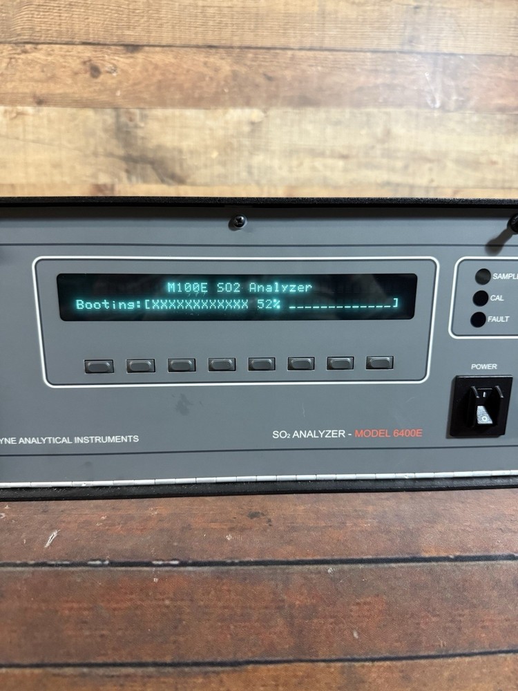 Teledyne Instruments SO2 Analyzer Model 6400E Powers On Untested