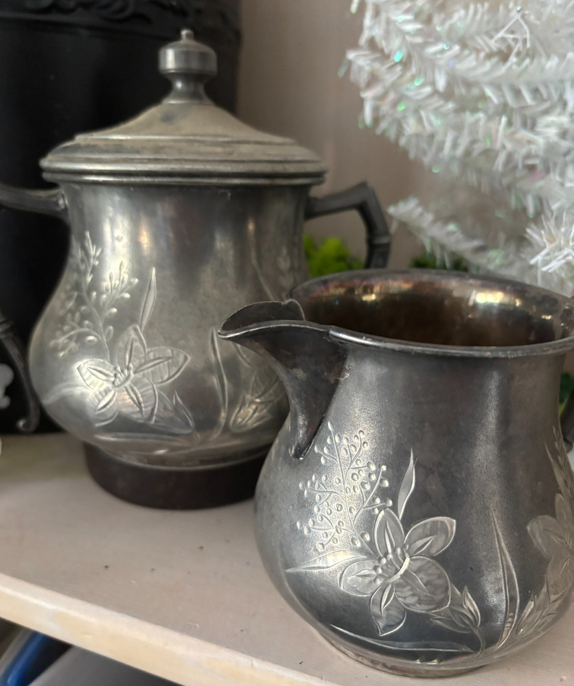 SET 2 Vtg BROOKLYN TRIPLE SILVER Silverplate Lid SUGAR BOWL FLORAL ETCH Creamer