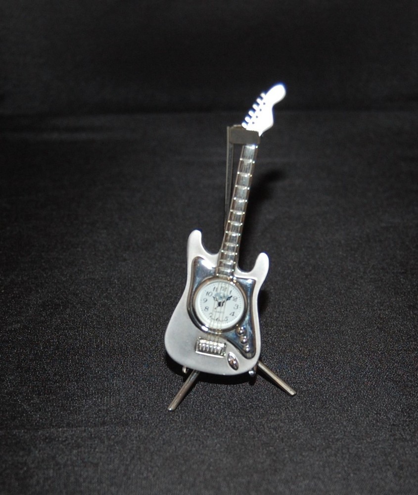 sanis guitar desk clock