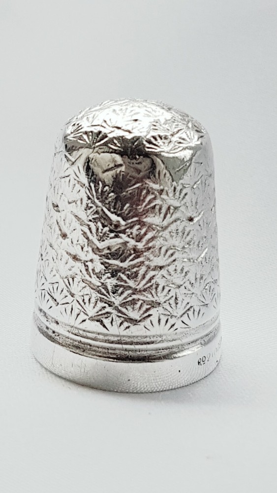 Silver THIMBLE ~ Charles Horner Rd 210799 PAT ~ Shell Pattern ~ Size 6
