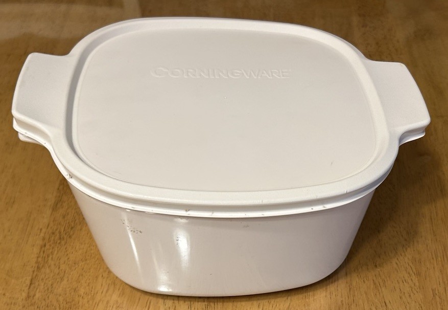Corningware Plain White 1.5 w/Lid