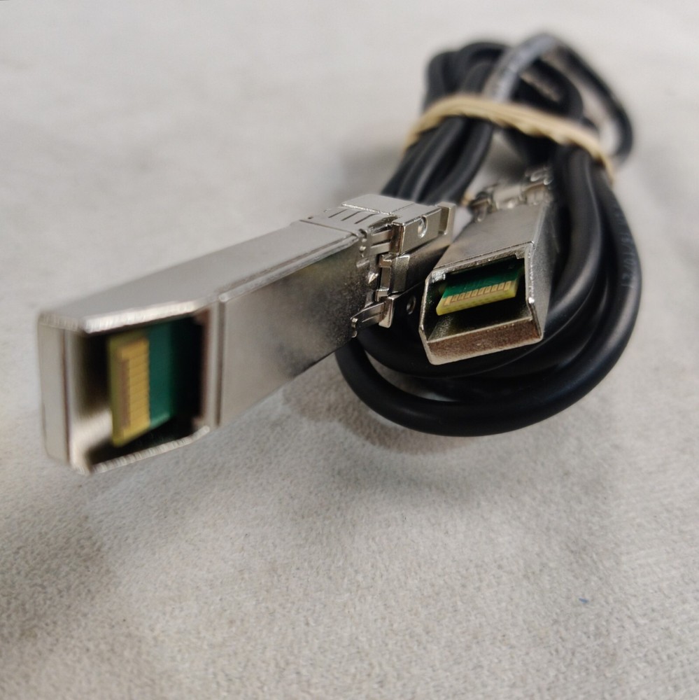 Amphenol SFP+ 10GbE Direct Attach Cable 2M 571540012