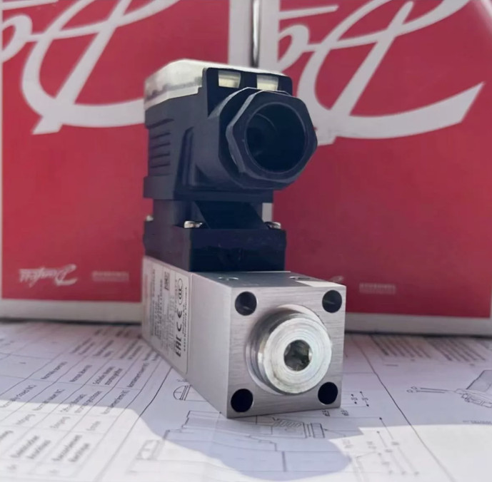 1pcs Danfoss MBC5100 061B000366 sensor