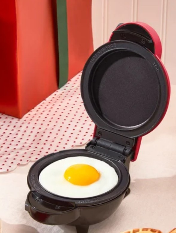 Dash Multi-Plate Mini Waffle Maker 7 removable Plates-Holiday design