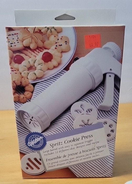 WILTON Spritz Cookie Press Box Set  12 Discs Complete Baking Cooking