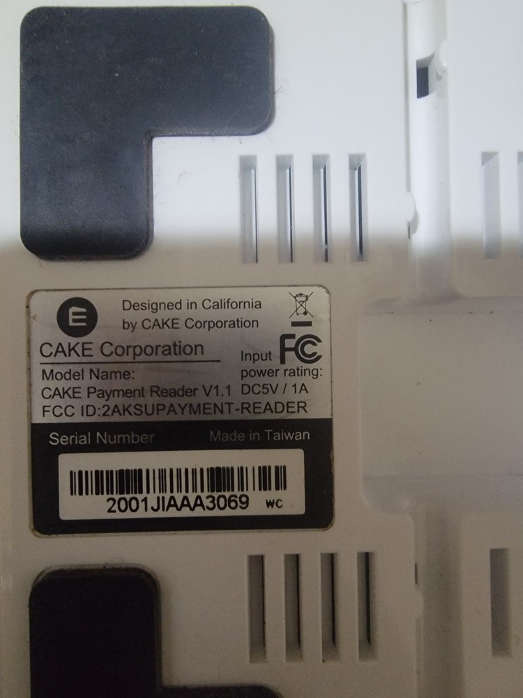 cake payment reader white