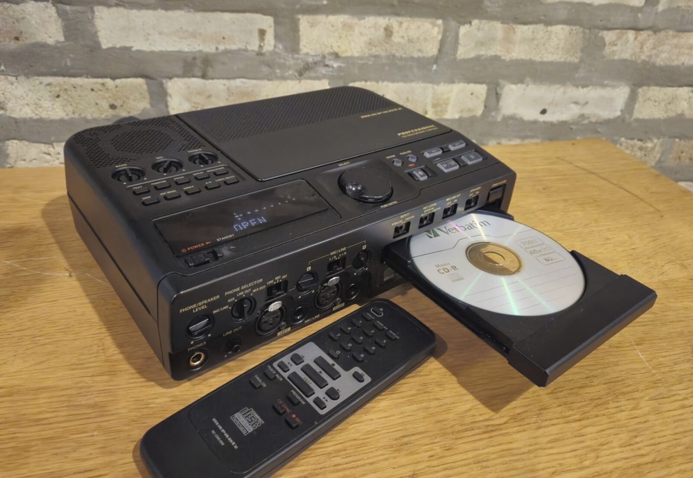 Marantz CDR300 Professional CD Recorder W/,remote ,,serviced. Fully Functional