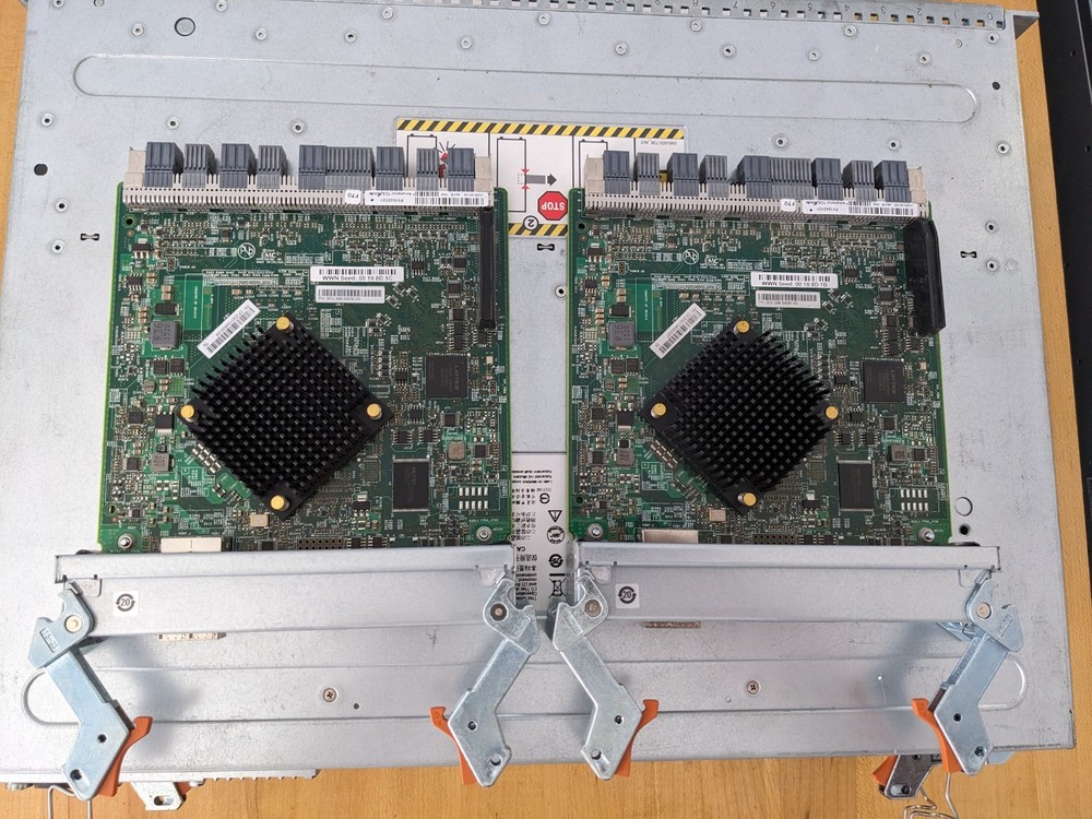 Dell EMC Unity SAE 25-Bay SAS3 12G Flash Storage Array JBOD w/ Front Bezel