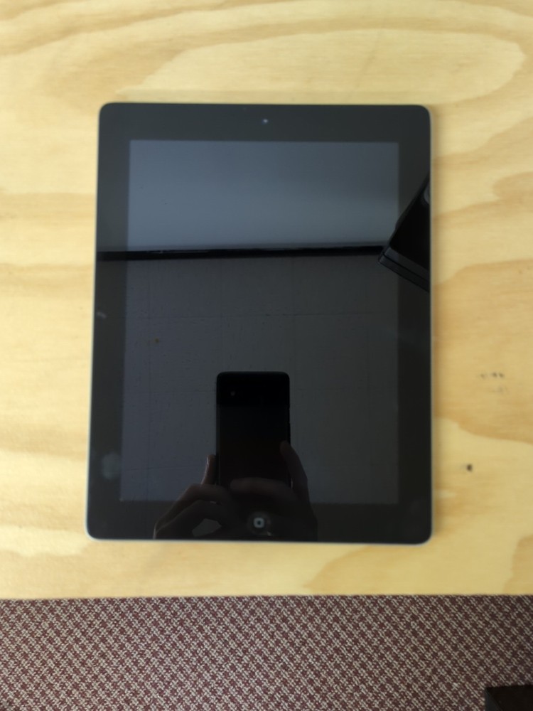 1043 - Apple iPad A1395 - TESTED / WORKING