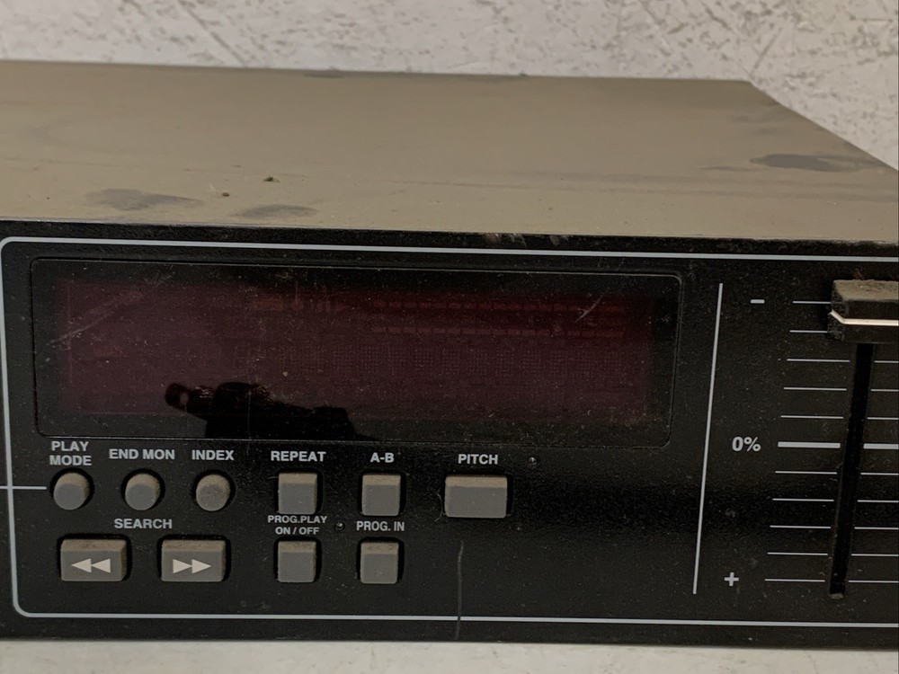 Denon DN-C630 Rackmount CD Player - POWERS ON