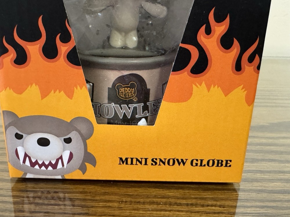 Deddy Bears Howler Mini Snow Globe