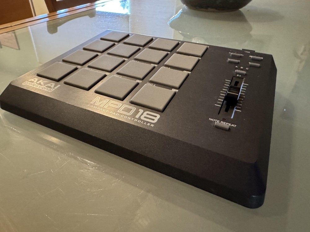 Akai MPD18 compact pad controller