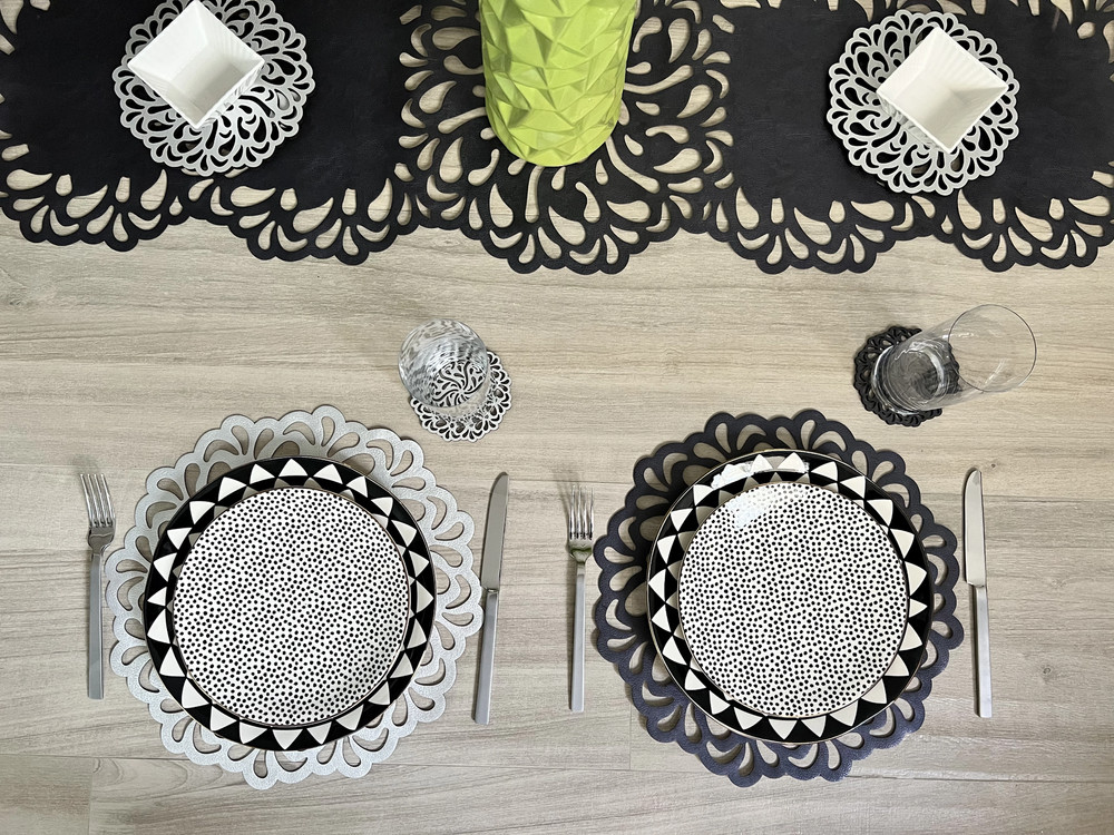 Urbandek Fiore Double-Sided Table Runner