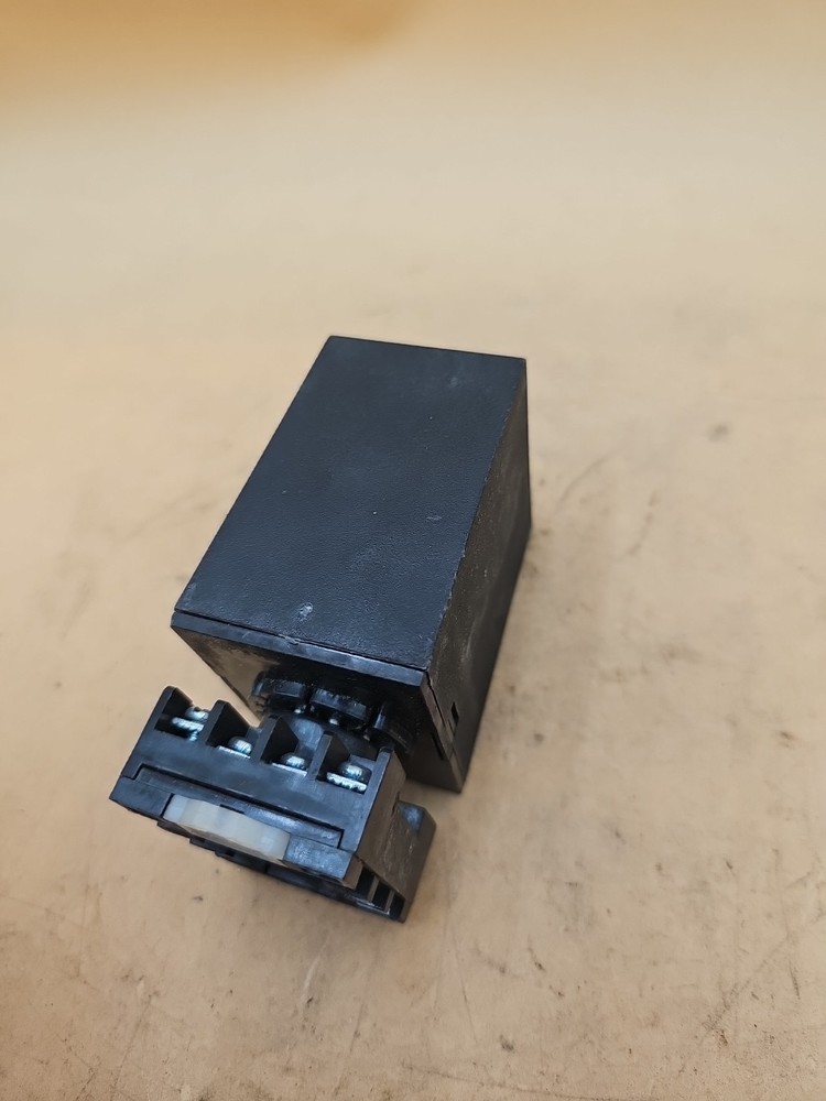 ABB SSAC TDR4A23 Time Delay Relay. 120VAC