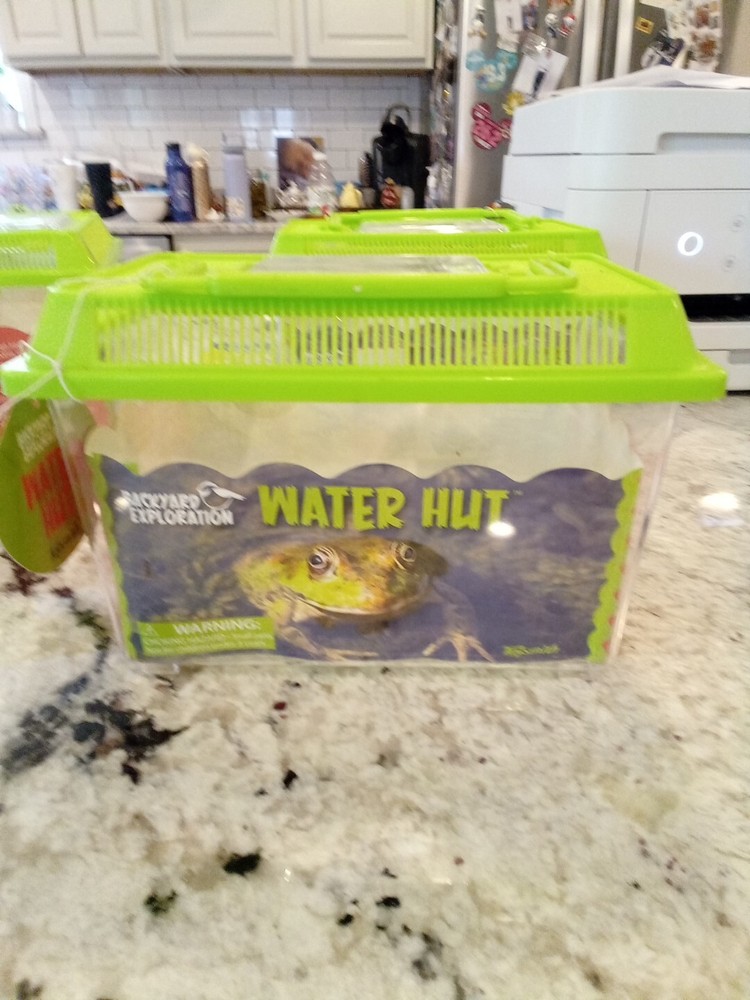 Toysmith Backyard Water Hut