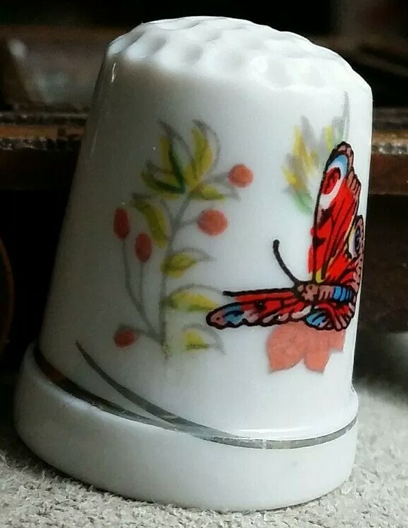 Ceramic THIMBLE DECORATED WITH A BUTTERFLY
