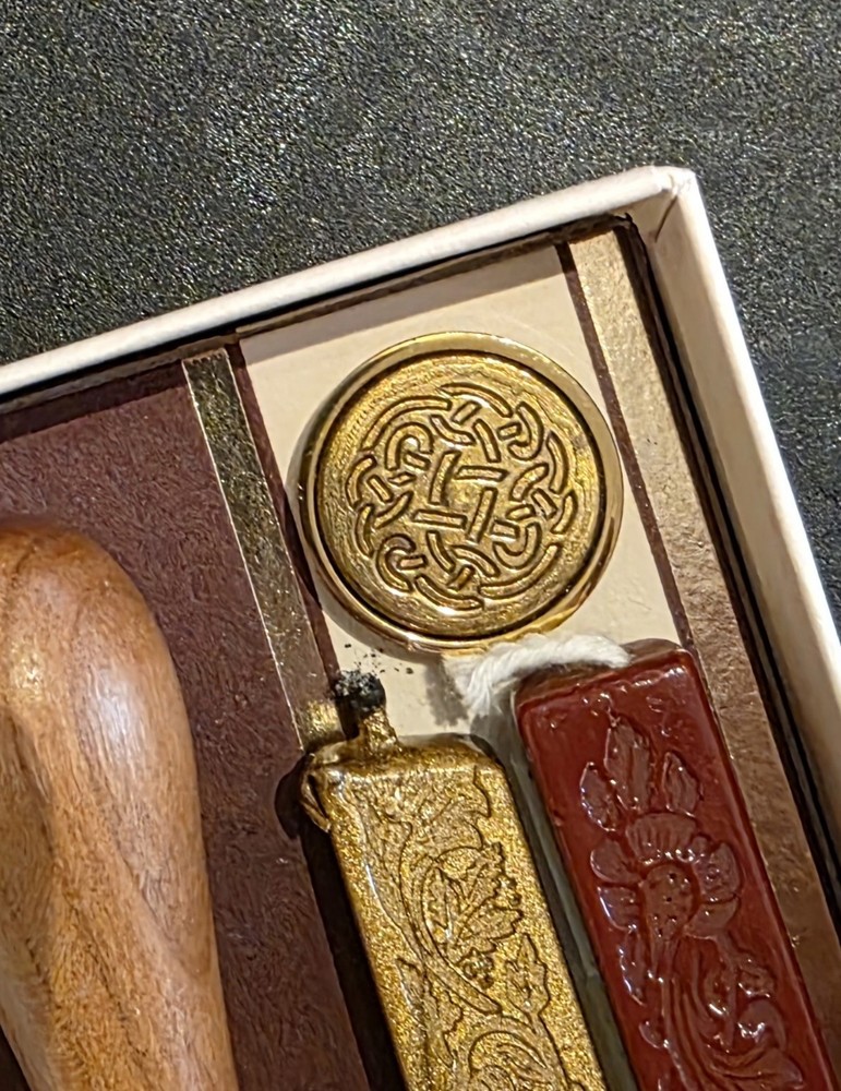 Celtic Knot Design Seal With Wax Set
