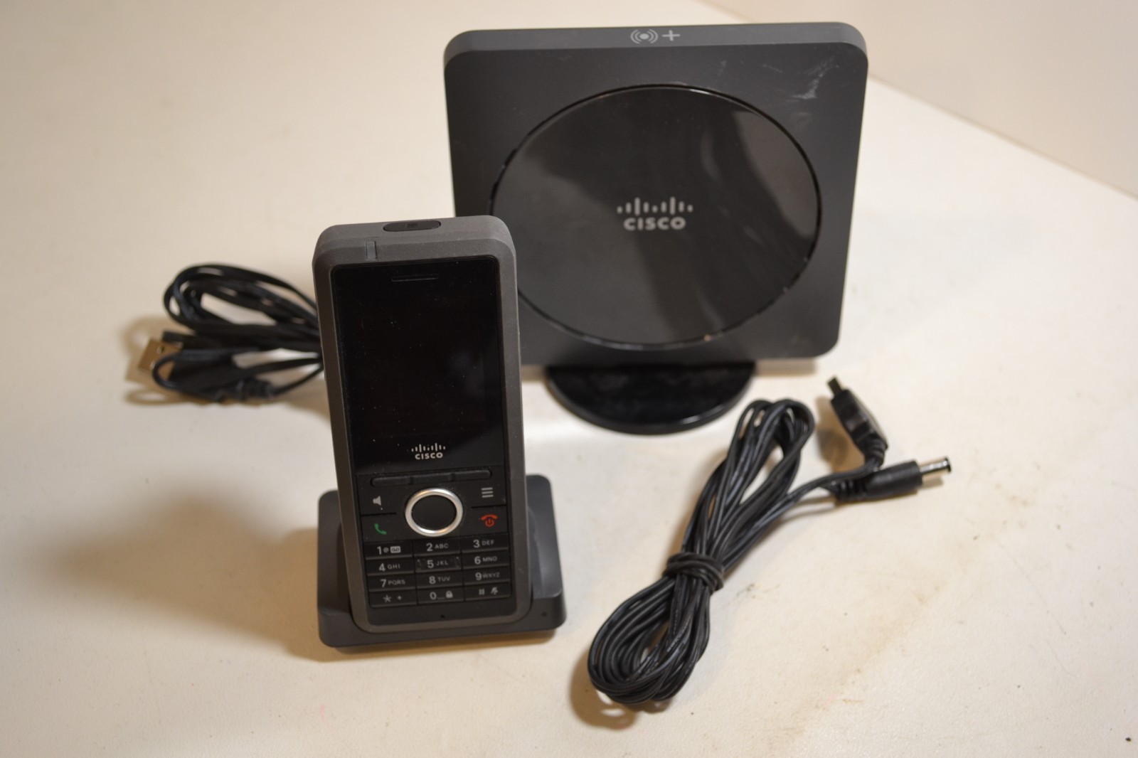 GENUINE CISCO Model: DBS-210-3PC-NA-K9 Phone, Charger & Base