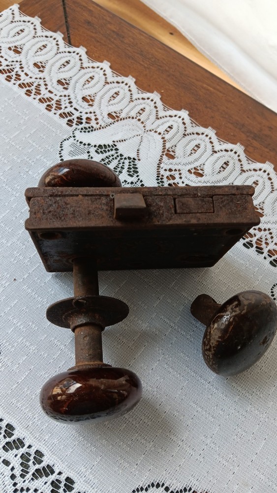 Vintage Norwalk Door Lock Set "Bennington"?  Knobs