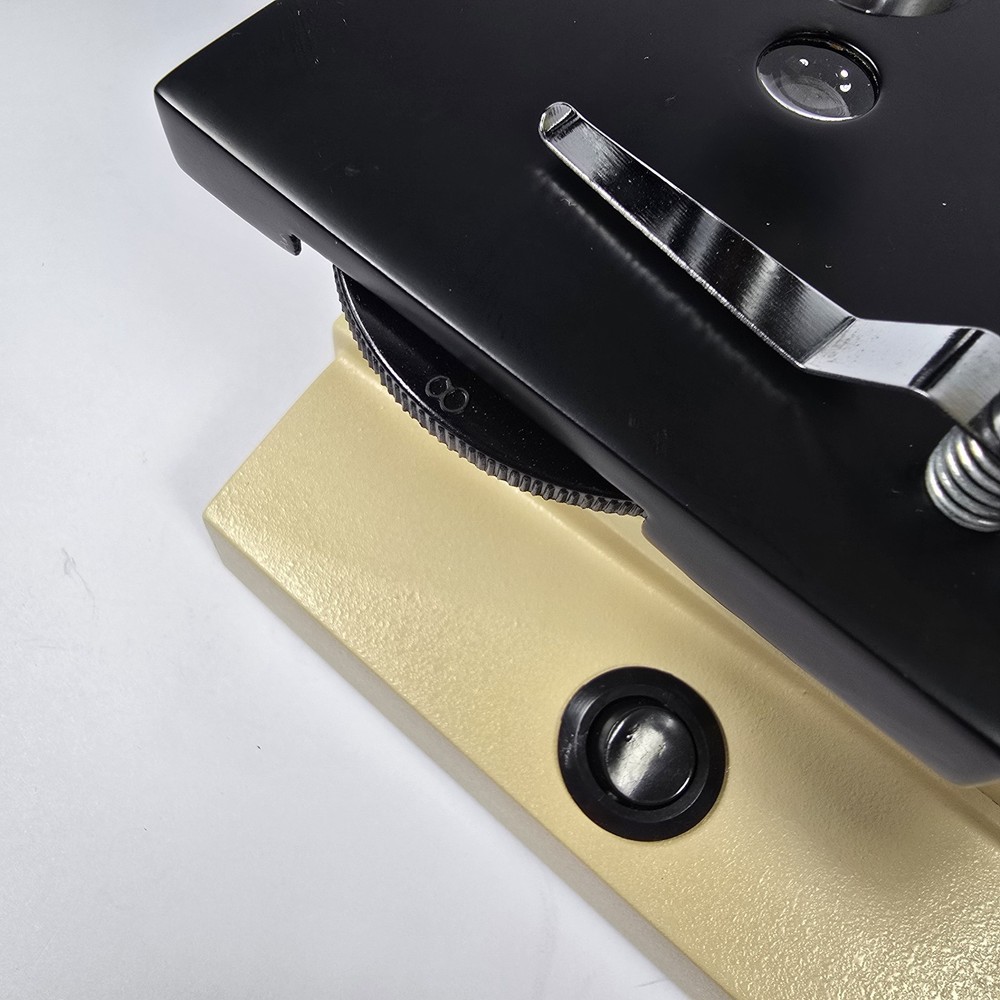 Nova EL20L MicroScope 3 lens 4x, 10x, 40x w/ Dust Cover