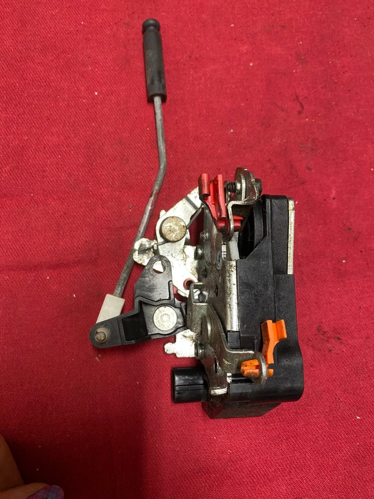 2012 FREIGHTLINER passenger Side Door Latch GECOM right