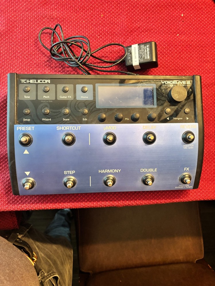 TC-Helicon VoiceLive 2 Vocal Multi-Effects Processor Pedal Effector l