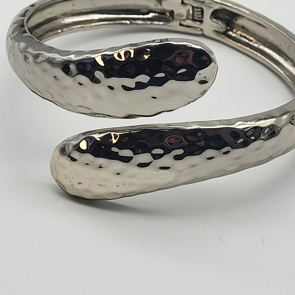 Fun hammered silvertone clamper hinged bracelet Fun resort Boho