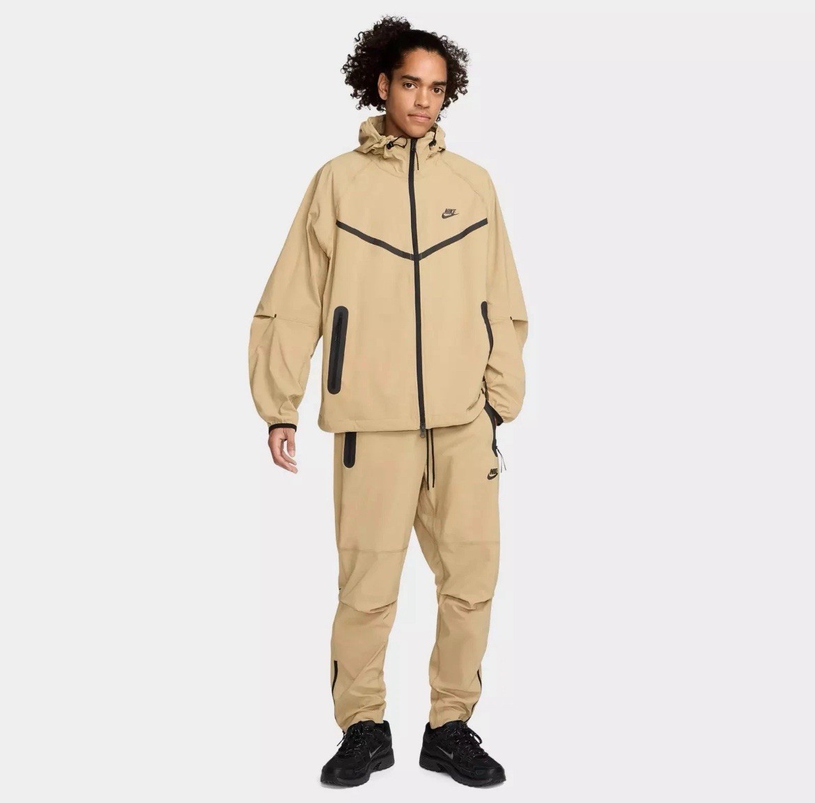 Nike Tech Woven Windrunner Lightweight Jacket Parachute Beige HM7151-297 Size L