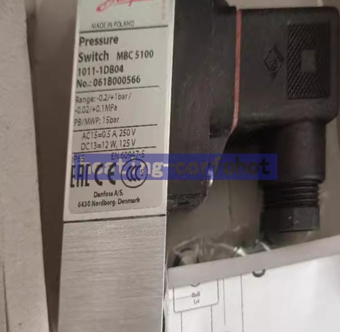 One New Danfoss 061B000566 pressure switch