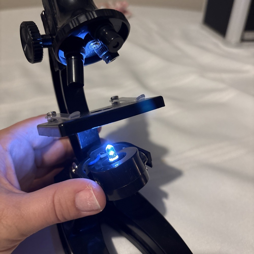 Smithsonian Microscope 150x 450x 900x