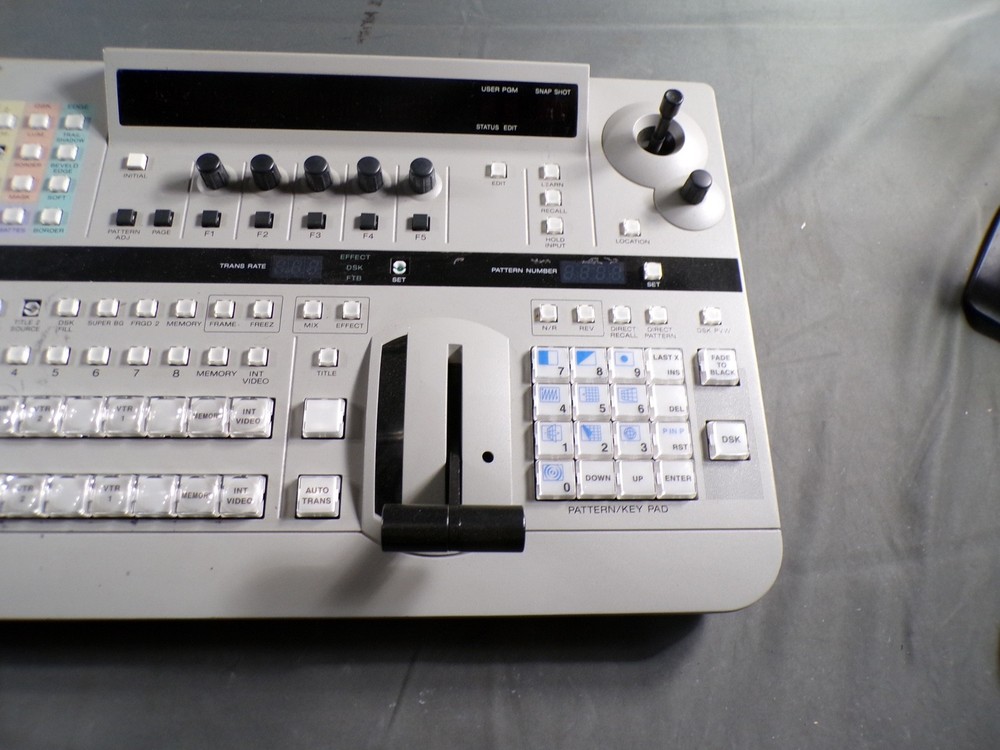 SONY DFS-700 MEDIA SWITCHER