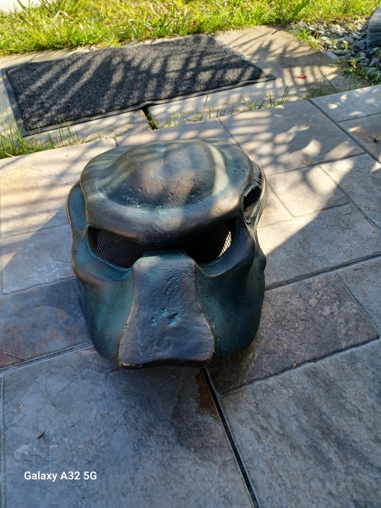 A man from another planet. Here to kill everybody. Predator